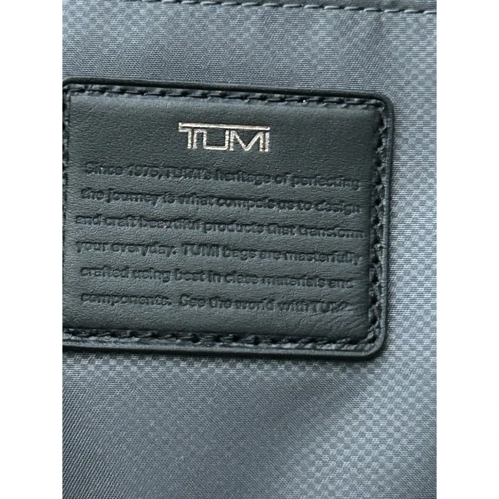 Tumi Harrison Seneca Slim Black Leather 15